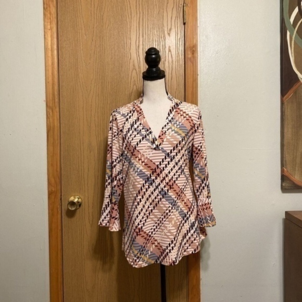 New York & Company Medium Multi-Color w/Geometric Print w/3/4 Bell Sleeves Top